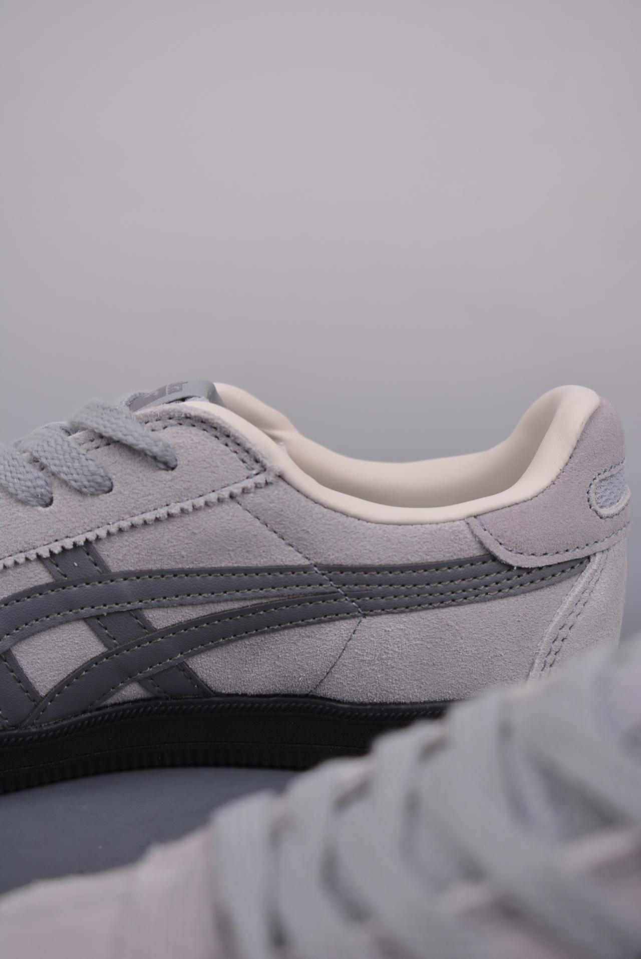 跑鞋 - Onitsuka Tiger Tokuten 低帮休闲跑鞋 鬼塚虎 特有的品牌logo标志 灰色 官方货号: 1183A907 021DX 尺码: 36-44