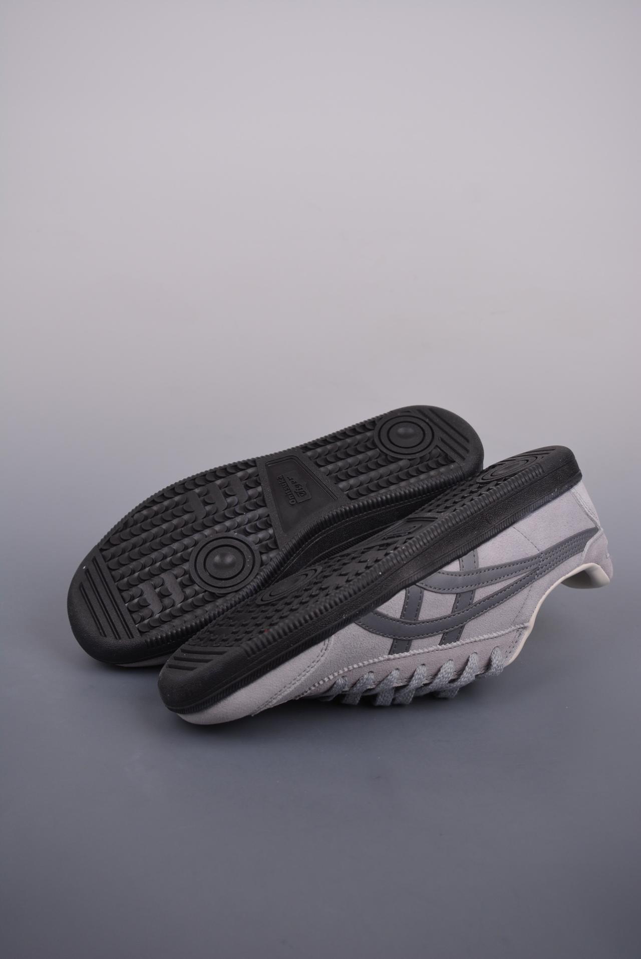跑鞋 - Onitsuka Tiger Tokuten 低帮休闲跑鞋 鬼塚虎 特有的品牌logo标志 灰色 官方货号: 1183A907 021DX 尺码: 36-44