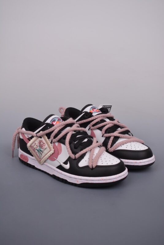 解构, SB Dunk Low, Nike SB Dunk Low, Nike, Dunk Low, Dunk - Nike SB Dunk Low 玫瑰心事 布贴黑粉 鞋子类型：解构抽绳鞋带  鞋帮高度：低帮 颜色：黑粉 货号：FD4623 131HS