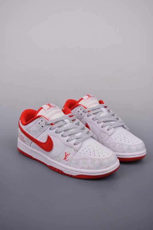 SB Dunk Low, Nike SB Dunk Low, Nike, Dunk Low, Dunk - Nike SB Dunk Low LV联名 鞋子；品牌：Nike；系列：SB Dunk Low；鞋子类型：低帮；货号：DD1391 124HS。
