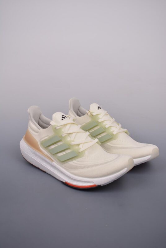 跑步鞋, Ultra Boost, adidas Ultra Boost, adidas - Adidas ULTRA BOOST LIGHT 缓震运动休闲轻便透气跑步鞋 鞋帮高度：未提及 货号：HQ6348ZR