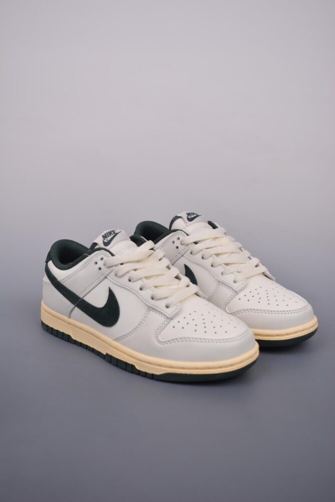 运动鞋, SB Dunk Low, Nike SB Dunk Low, Nike, Dunk Low, Dunk - Nike SB Dunk Low 白绿 鞋子类型 低帮运动鞋  货号：FQ8080 133HS