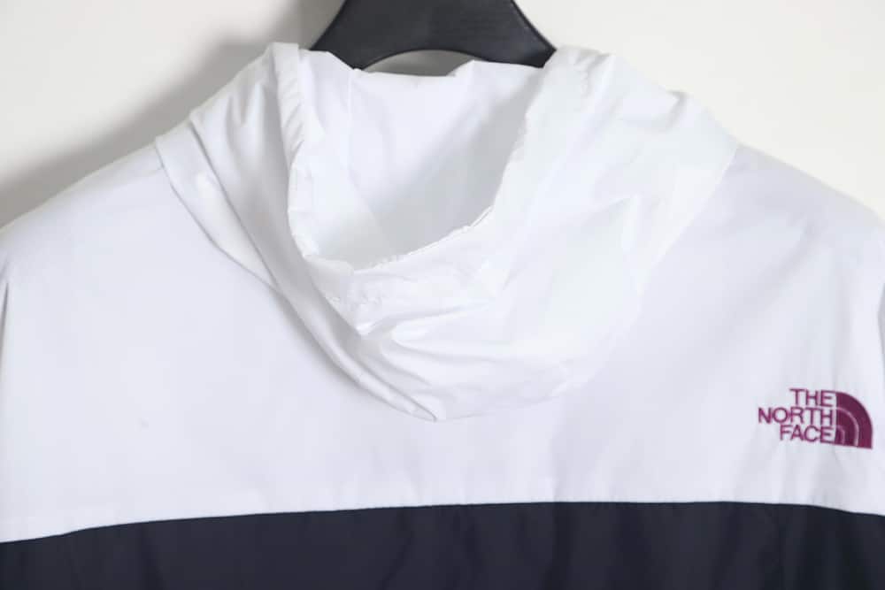 The North Face 23SS 拼色连帽风衣夹克