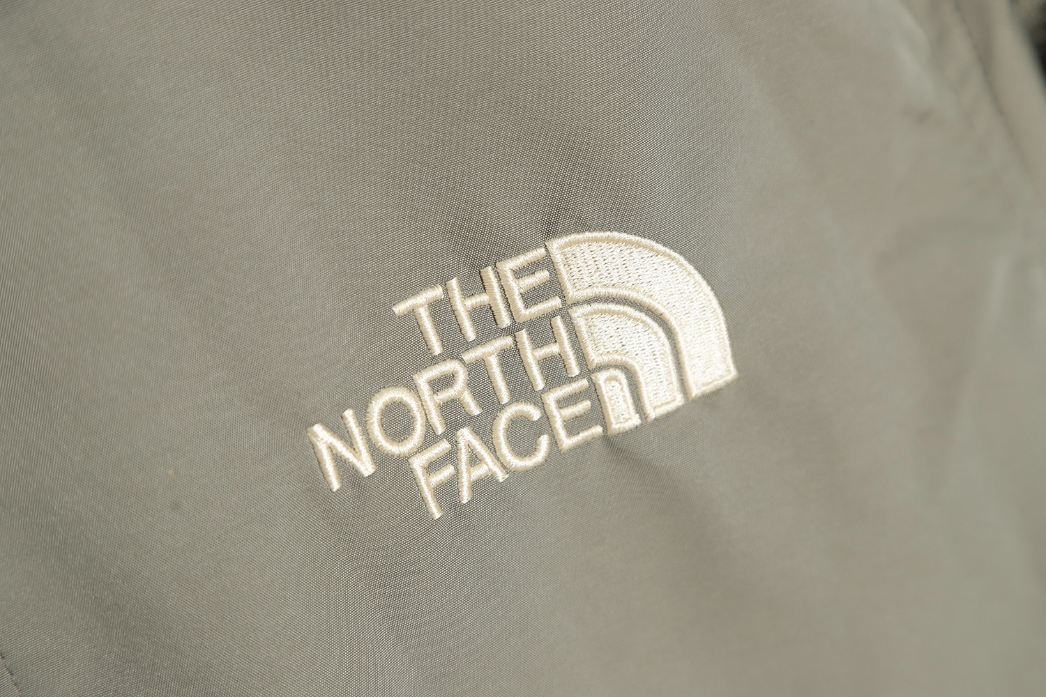 The North Face 纯色运动飞行员夹克 The North Face 纯色运动飞行员夹克