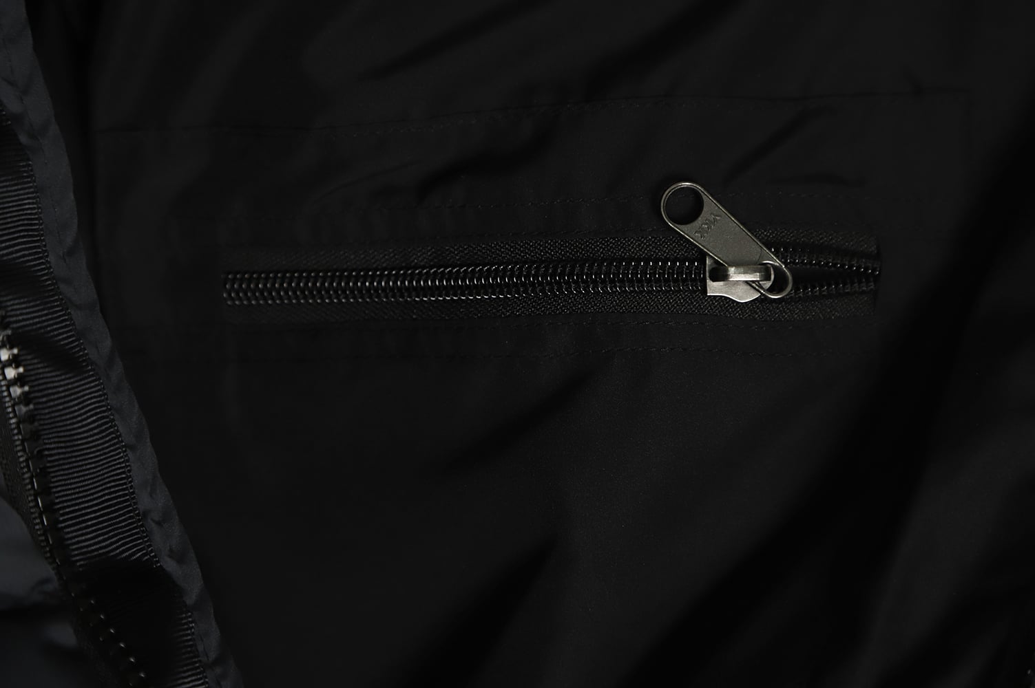 The North Face KAWS 联名 1996 美版羽绒服 TSK1 The North Face KAWS 联名 1996 美版羽绒服 TSK1