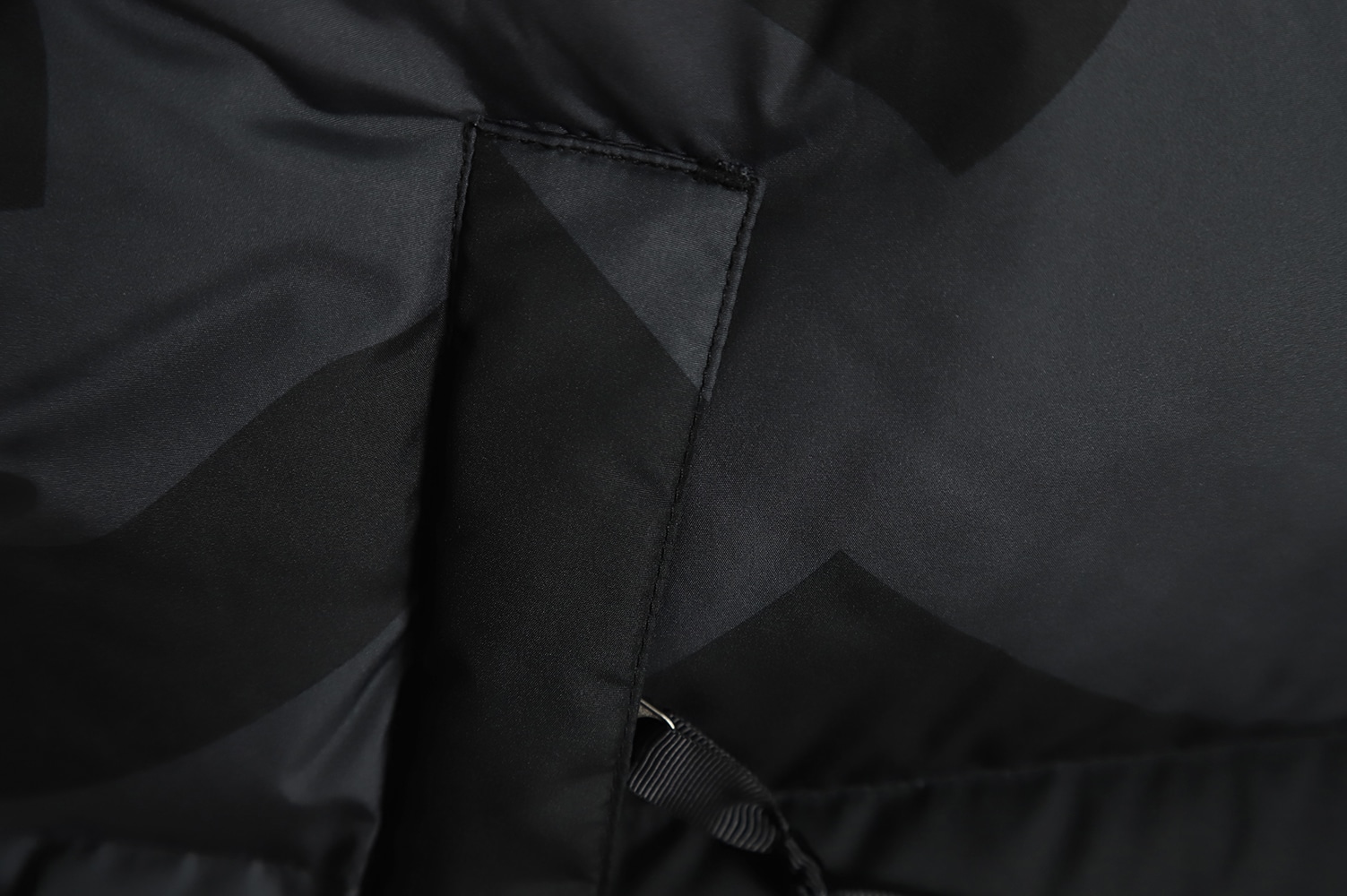 The North Face KAWS 联名 1996 美版羽绒服 TSK1 The North Face KAWS 联名 1996 美版羽绒服 TSK1