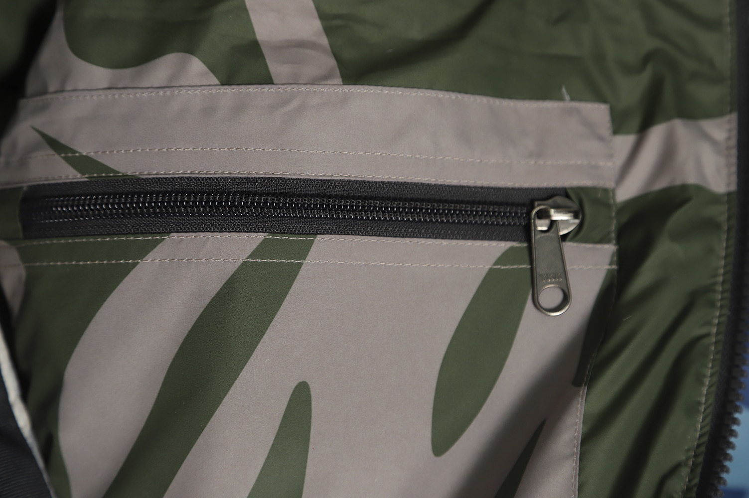 The North Face KAWS 联名 1996 美版羽绒服 TSK2 The North Face KAWS 联名 1996 美版羽绒服 TSK2