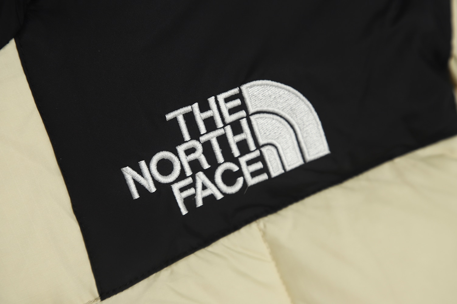 The North Face X kaws22S LHOTSE 格子长款羽绒服 The North Face X kaws22S LHOTSE 格子长款羽绒服
