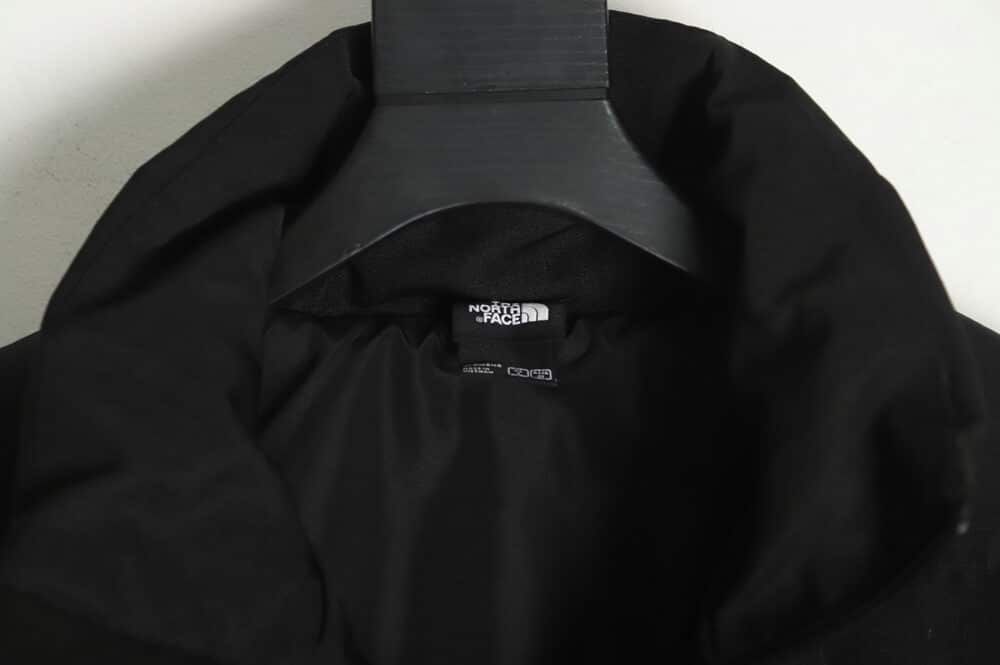 The North Face 拼接撞色大口袋功能风羽绒服 TSK1