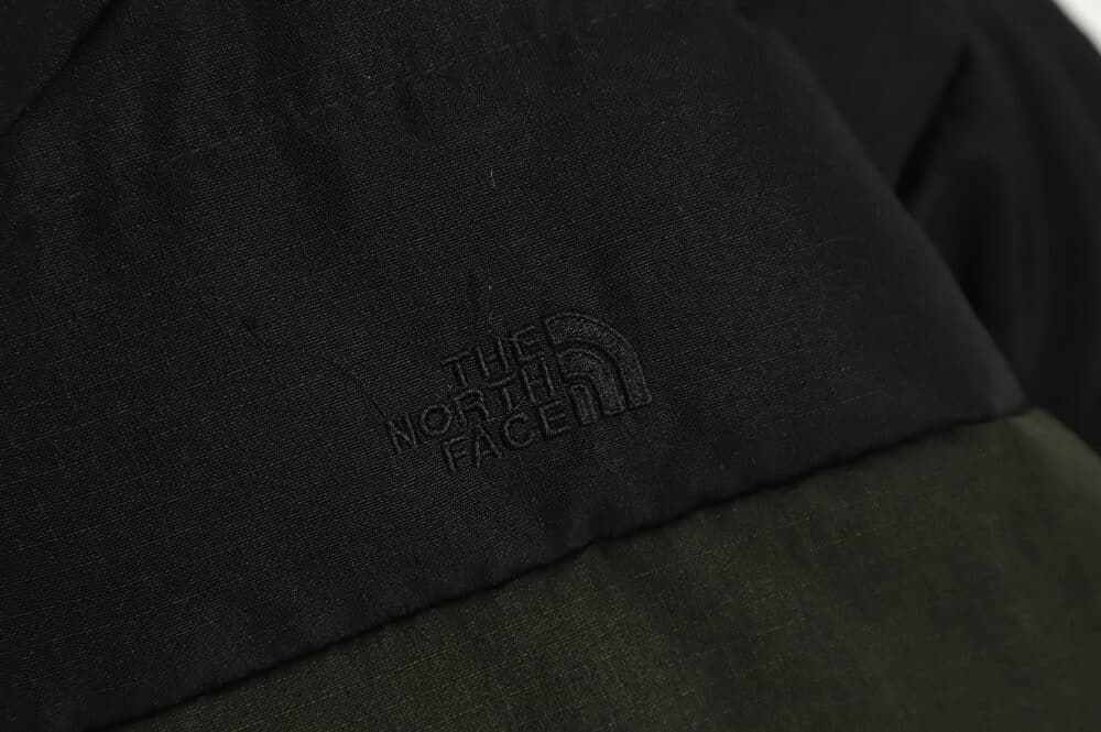 The North Face 拼接撞色大口袋功能风羽绒服 TSK1