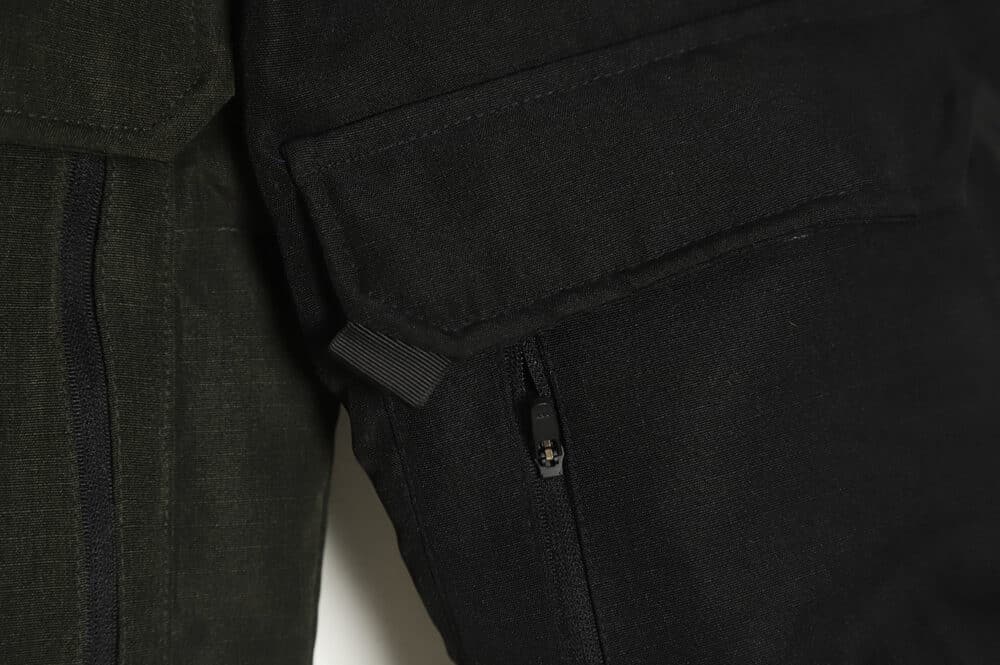 The North Face 拼接撞色大口袋功能风羽绒服 TSK1