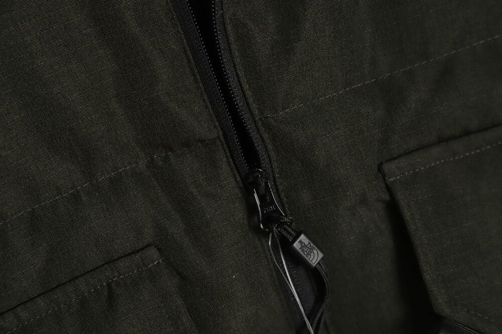 The North Face 拼接撞色大口袋功能风羽绒服 TSK1