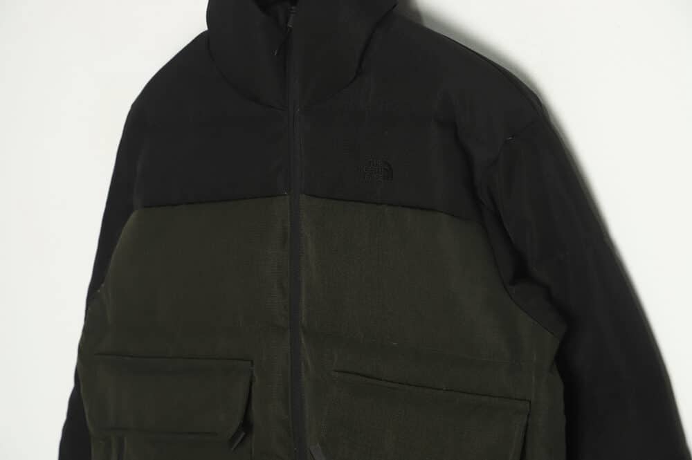 The North Face 拼接撞色大口袋功能风羽绒服 TSK1