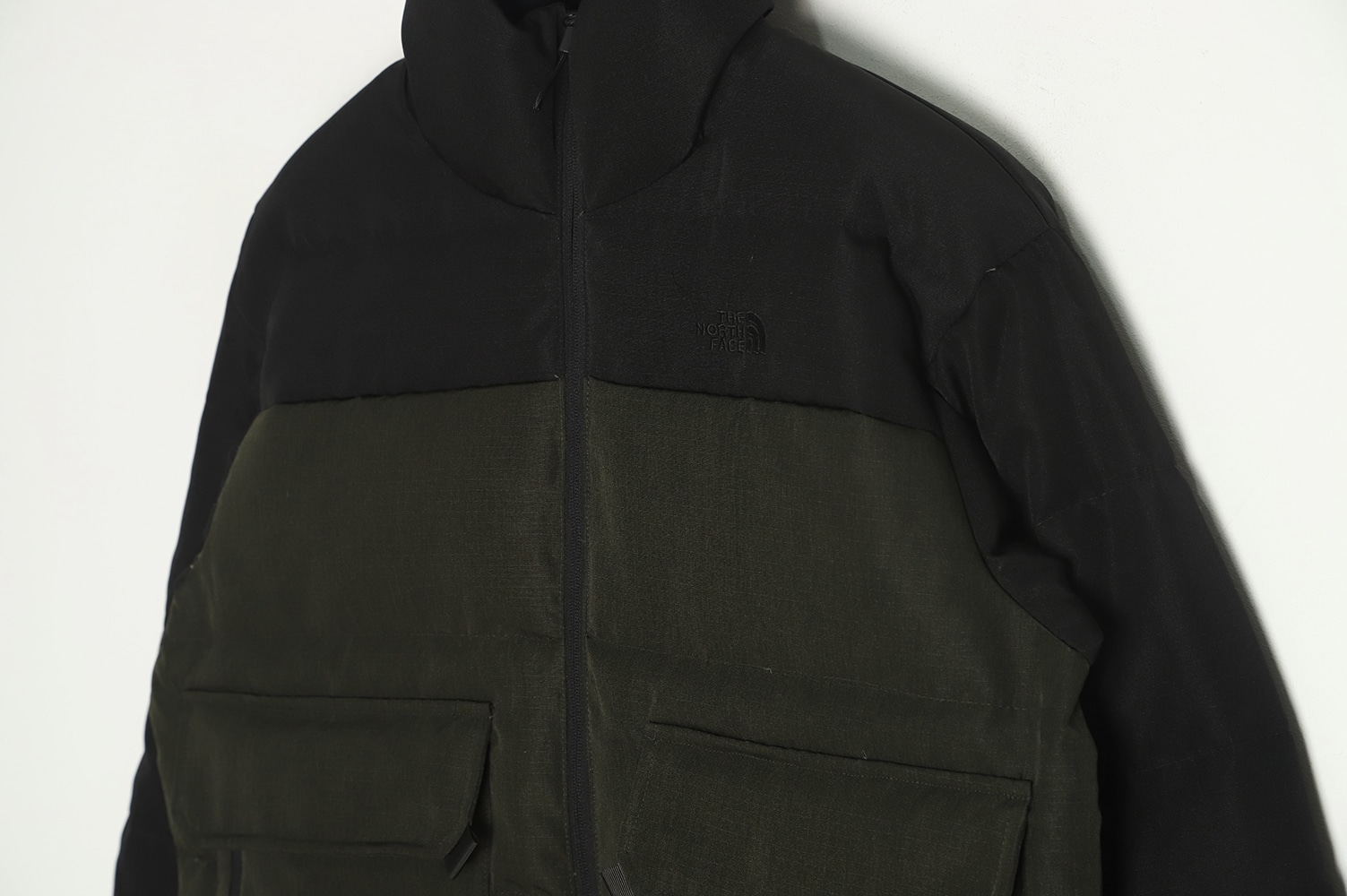 The North Face 拼接撞色大口袋功能风羽绒服 TSK1 The North Face 拼接撞色大口袋功能风羽绒服 TSK1