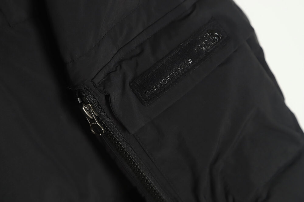The North Face 22FW 黑标臂袋羽绒服 TSK2