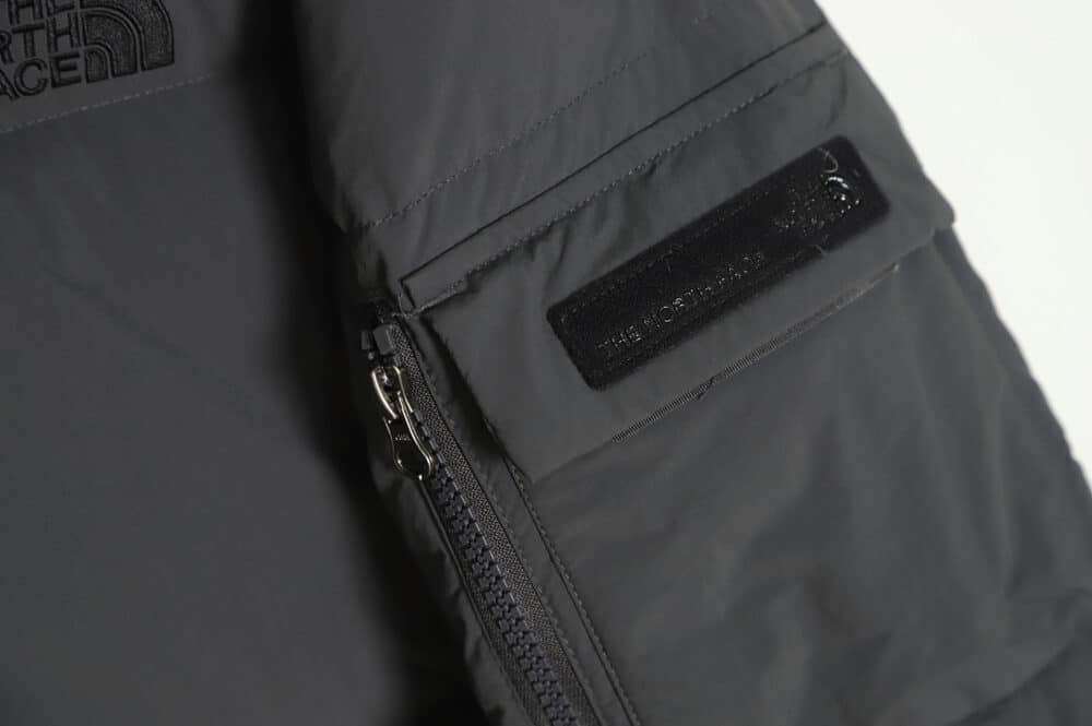 The North Face 22FW 黑标臂袋羽绒服 TSK1