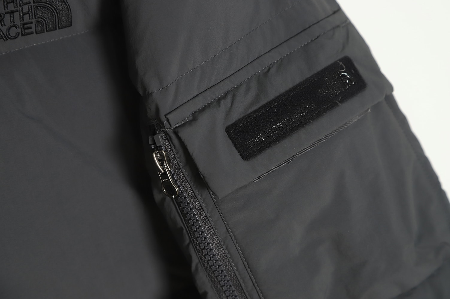 The North Face 22FW 黑标臂袋羽绒服 TSK1 The North Face 22FW 黑标臂袋羽绒服 TSK1