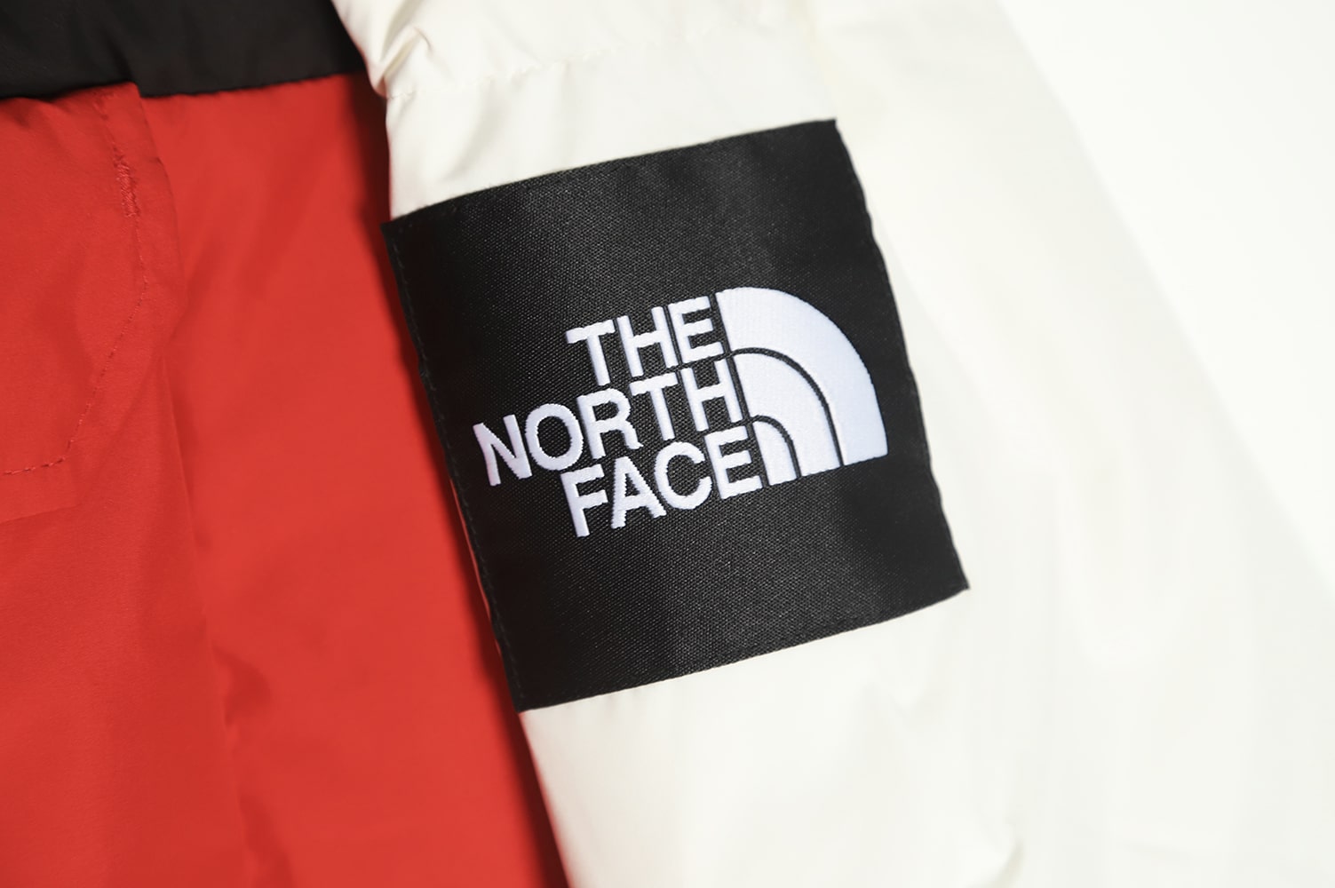 The North Face 22FW 胸前双口袋羽绒服 The North Face 22FW 胸前双口袋羽绒服