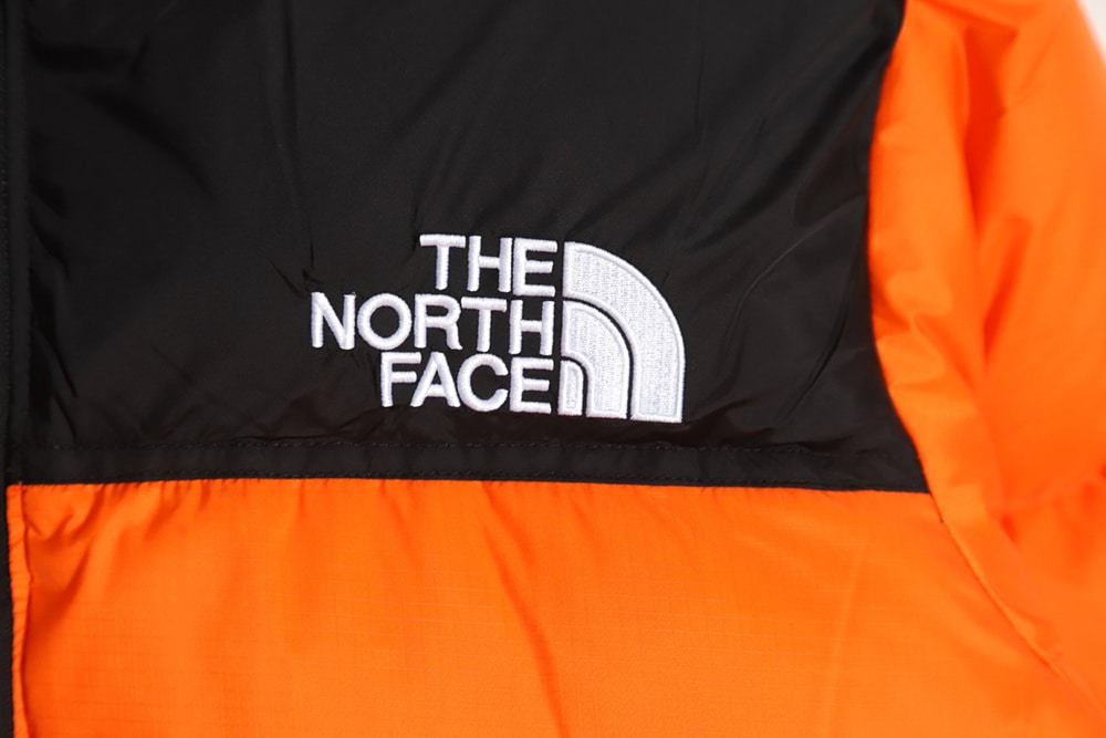 The North Face 1996 Nuptse 经典羽绒服