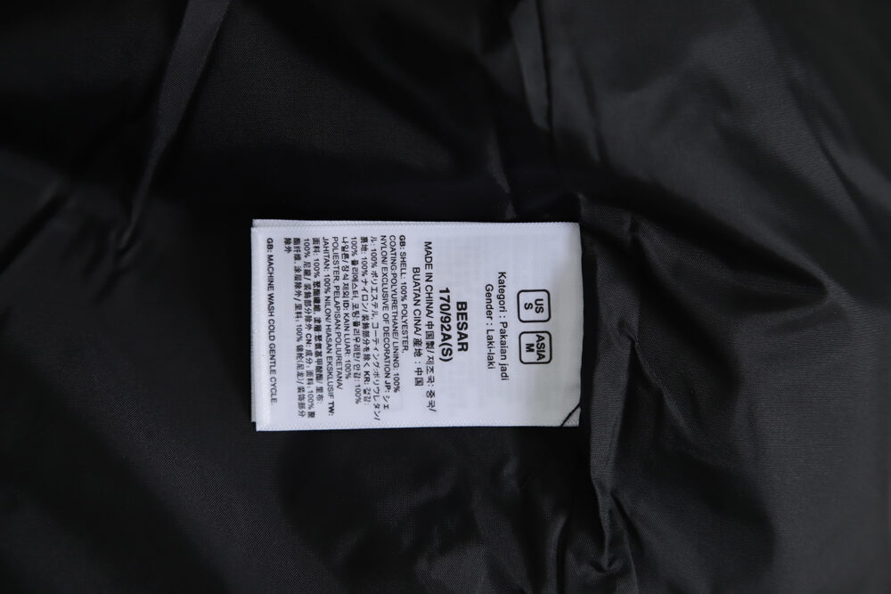 THE NORTH FACE x XX KAWS 联名 FW22 户外拼色硬壳连帽外套 TSK1