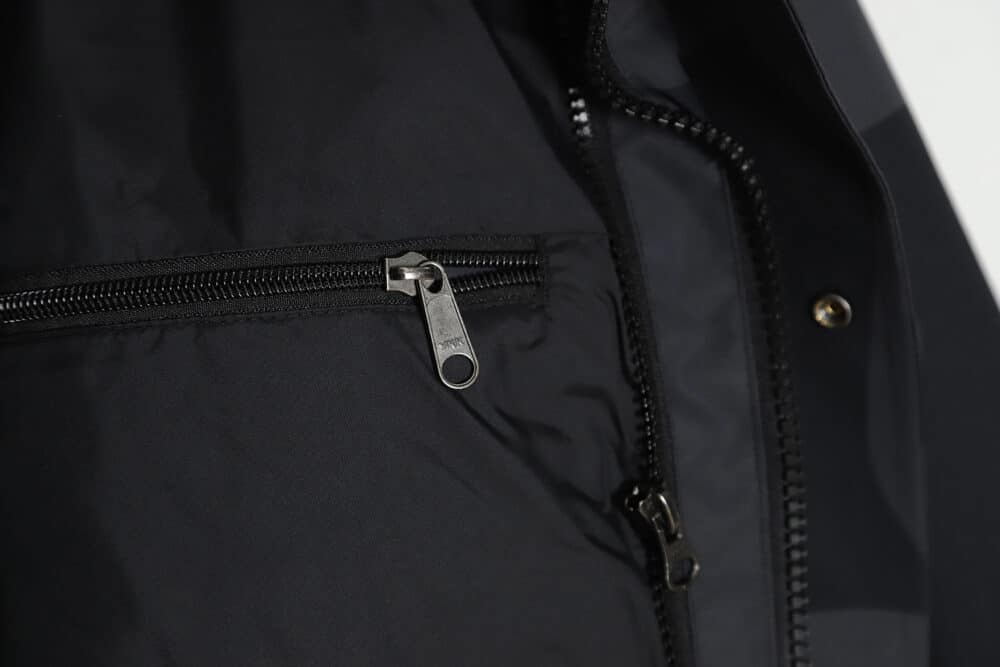 THE NORTH FACE x XX KAWS 联名 FW22 户外拼色硬壳连帽外套 TSK1