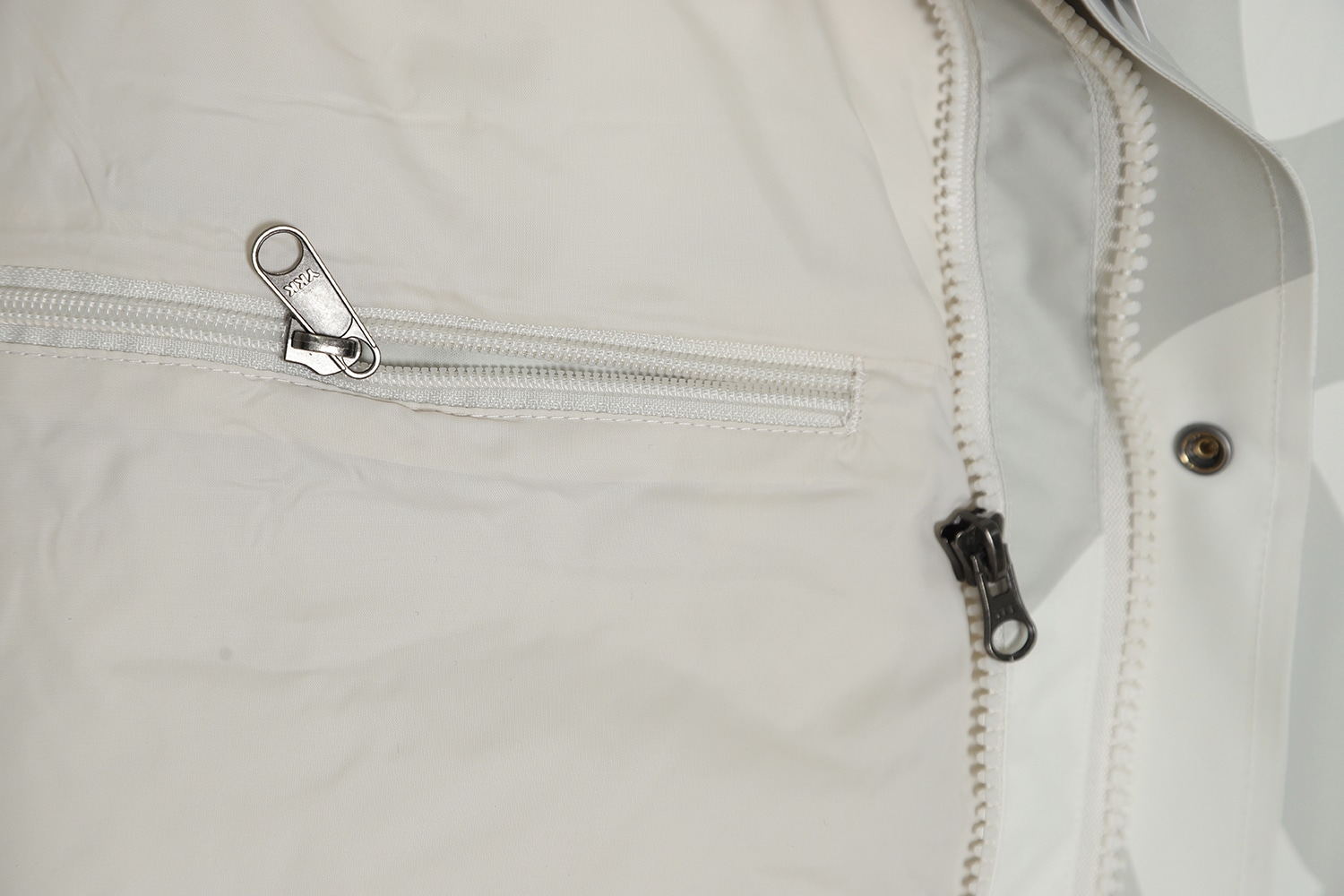 THE NORTH FACE x XX KAWS 联名 FW22 户外拼色硬壳连帽外套 THE NORTH FACE x XX KAWS 联名 FW22 户外拼色硬壳连帽外套