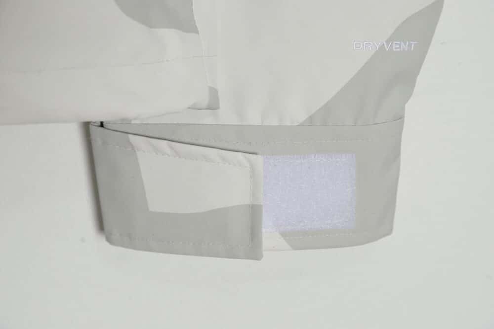 THE NORTH FACE x XX KAWS 联名 FW22 户外拼色硬壳连帽外套