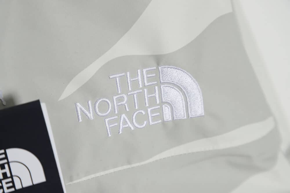 THE NORTH FACE x XX KAWS 联名 FW22 户外拼色硬壳连帽外套