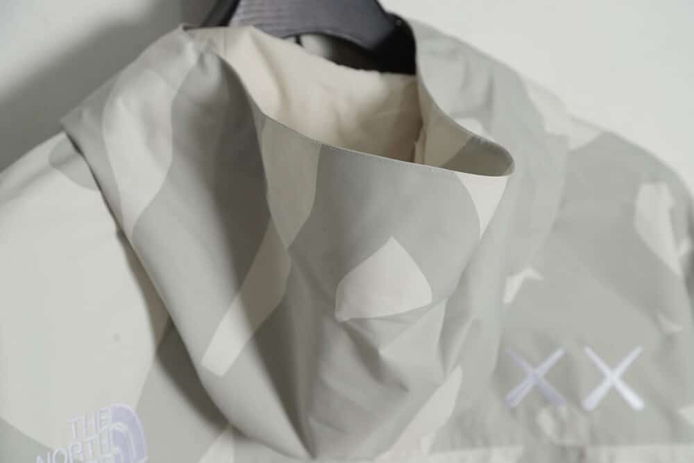THE NORTH FACE x XX KAWS 联名 FW22 户外拼色硬壳连帽外套