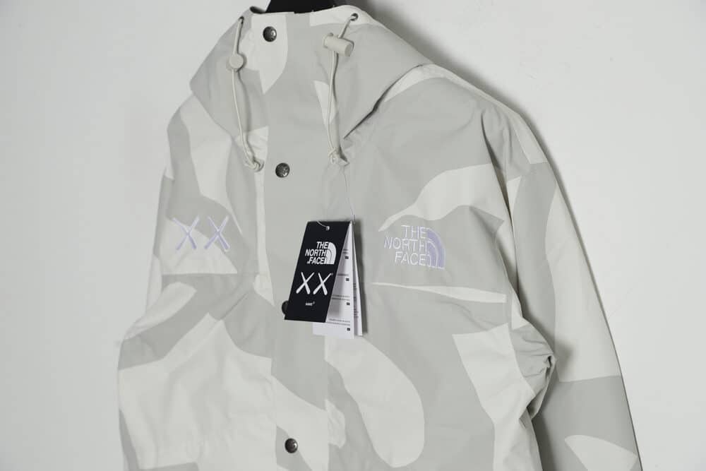 THE NORTH FACE x XX KAWS 联名 FW22 户外拼色硬壳连帽外套