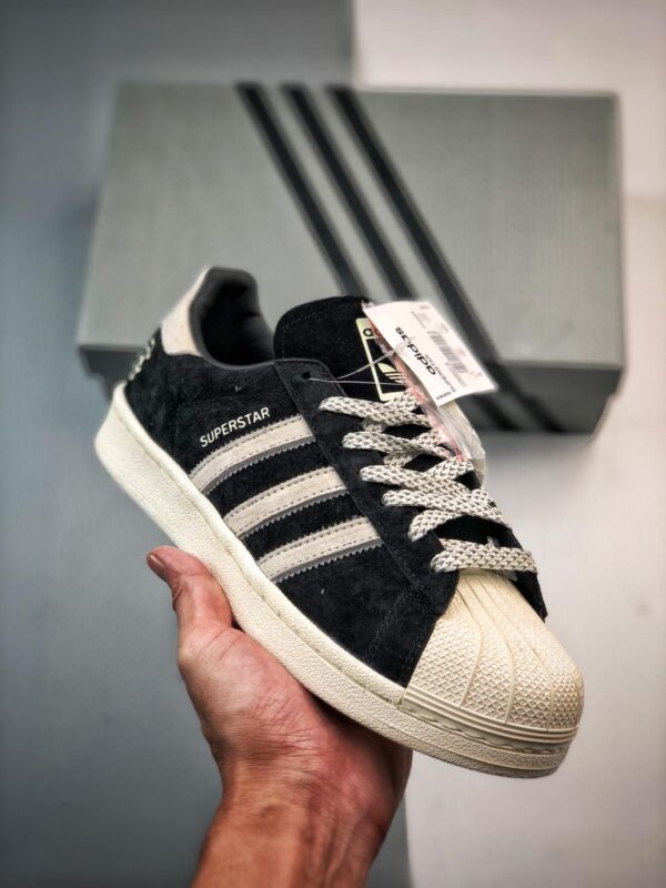 运动鞋, 贝壳头, 服装, PE - AD Originals Superstar 品牌 卫冕冠军黑灰贝壳头 系列 鞋子类型 原装公司级实拍 鞋帮高度 采用全新头层拼接皮革材质 颜色 后跟采用特色3D立体印字 货号：HP2368