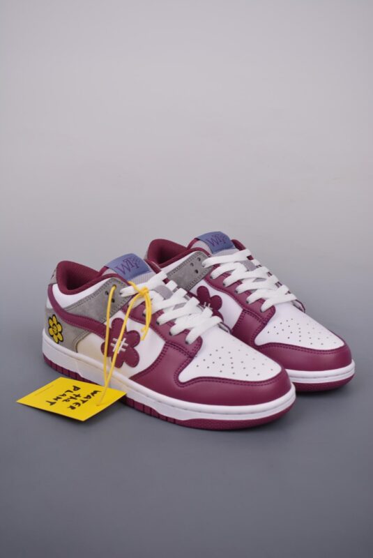 运动鞋, 篮球鞋, 球鞋, Dunk Low, Dunk - Wtp Water The Plant 1.0 Dunk Low 太阳花笑脸 鞋帮高度：低帮 鞋子类型：篮球鞋 颜色：未提及 货号：WTPS1124 93 500OD