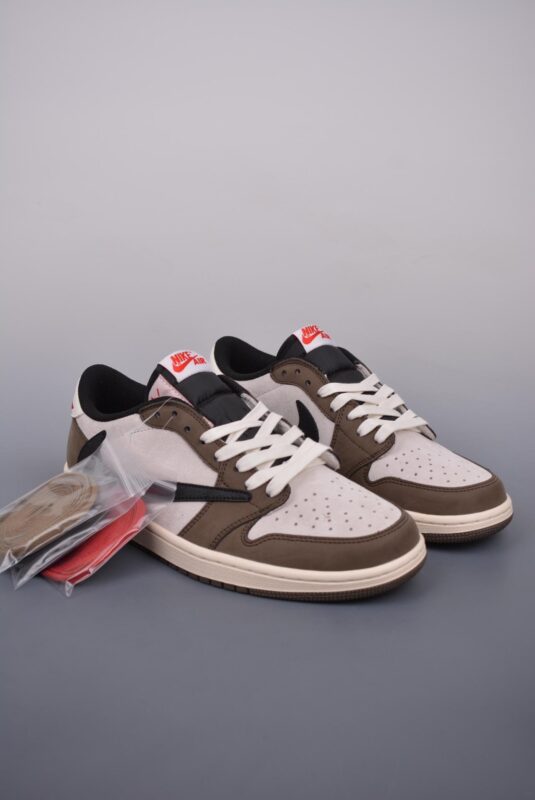 倒钩, Travis Scott, Jordan, Air Jordan 1 Low, Air Jordan 1, Air Jordan - Air Jordan 1 Low Travis Scott 三方联名倒钩 鞋面延续了黑脚趾设计 黑色 货号：DM7866 717B