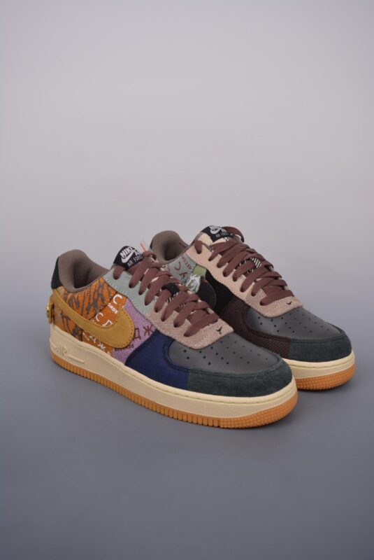 运动鞋, Travis Scott, Nike Air Force 1 Low, Nike Air Force 1, Nike, Air Force 1 Low, Air Force 1 - Travis Scott x Nike Air Force 1 Low Cactus Jack TS 拼接 鞋帮高度：低帮鞋 灯芯绒 法兰绒 皮革 绒面革和羊毛 组成 颜色：迷彩，纯原版本 货号：CN2405 900J