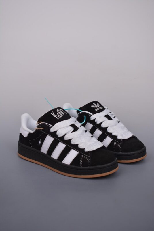 阿迪, 板鞋, 休闲板鞋, 三叶草, adidas - Adidas 阿迪达斯 Campus 00S 三叶草校园休闲板鞋 高帮 这段文字中没有提及颜色相关信息和其他属性。