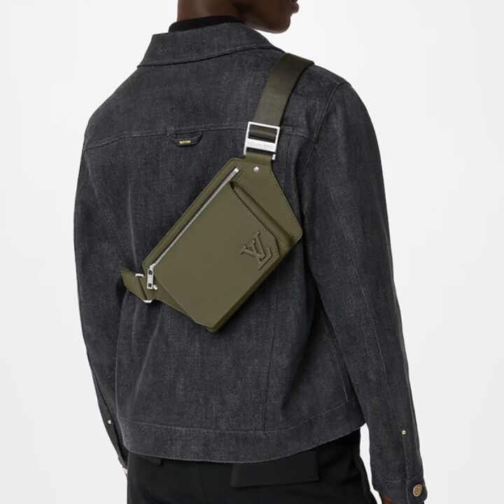 LOUIS VUITTON 品牌Logo钯色五金配件拉链开合 牛皮 吊带包腰包 男款 卡其绿