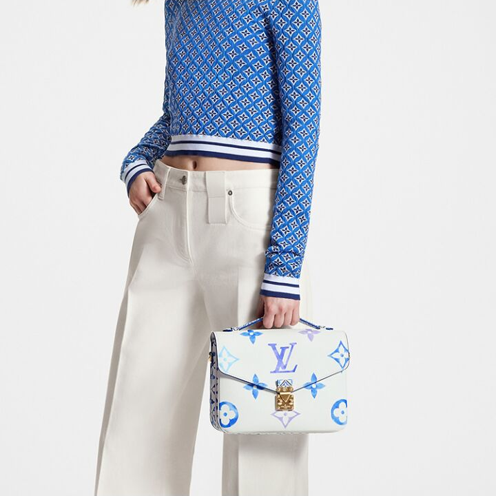 LOUIS VUITTON Pochette Metis 夏日限定水彩系列 可拆卸调节肩带S-lock锁扣帆布斜挎单肩包 中号 女款 白色/蓝色 FW23系列