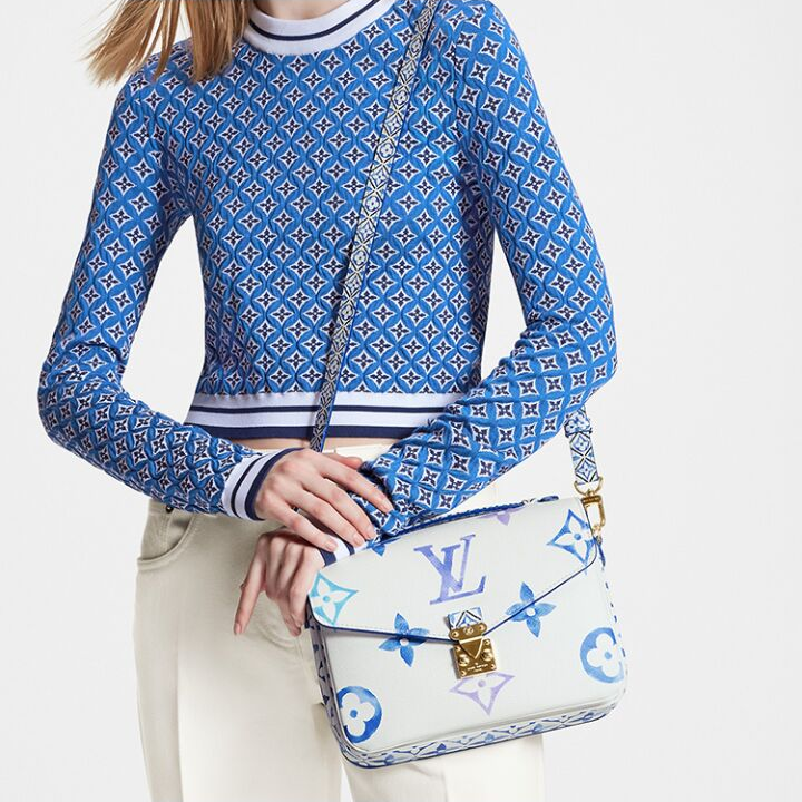 LOUIS VUITTON Pochette Metis 夏日限定水彩系列 可拆卸调节肩带S-lock锁扣帆布斜挎单肩包 中号 女款 白色/蓝色 FW23系列