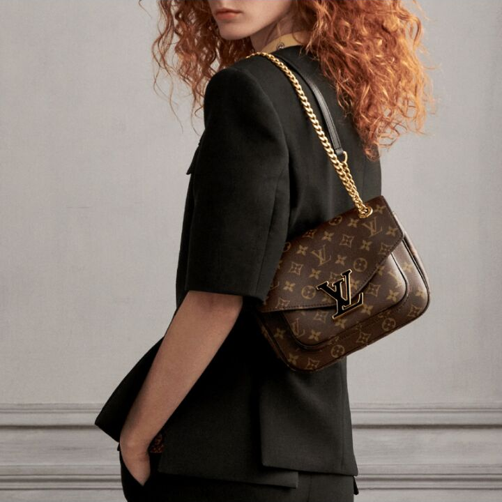 LOUIS VUITTON Passy 经典老花可调节肩带 涂层帆布拼牛皮饰边 邮差包斜挎单肩包 女款 棕色