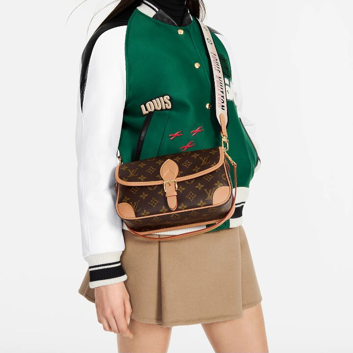 LOUIS VUITTON Diane PM 经典老花 帆布涂层 腋下包法棍包手提斜挎单肩包 小号 女款 棕色
