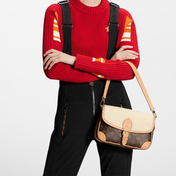 LOUIS VUITTON Diane 时尚潮流徽标Logo老花满印 涂层帆布拼羊毛皮拼牛皮饰边 腋下包法棍包手提单肩包 女款 棕色