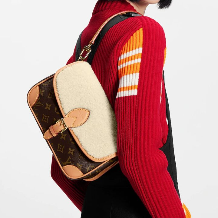 LOUIS VUITTON Diane 时尚潮流徽标Logo老花满印 涂层帆布拼羊毛皮拼牛皮饰边 腋下包法棍包手提单肩包 女款 棕色