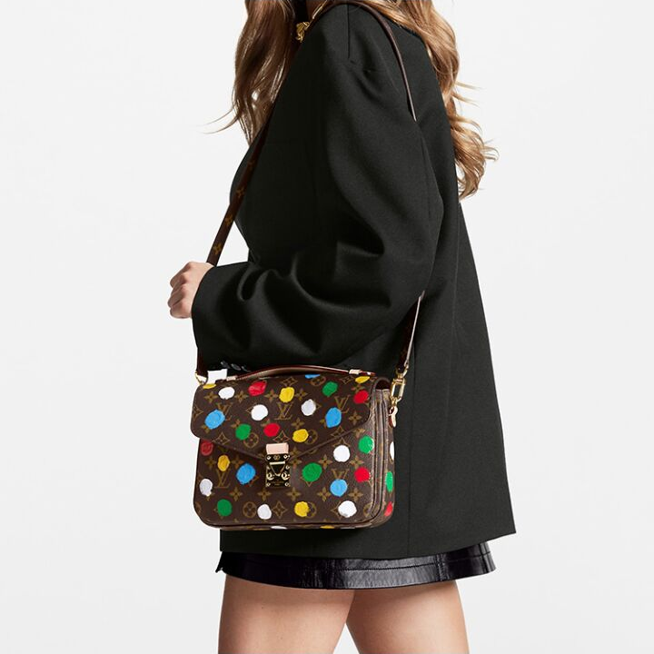 LOUIS VUITTON x Yayoi Kusama草间弥生 联名款 Pochette Metis 老花满印扭锁开合 牛皮拼帆布 手提单肩斜挎包 女款 多色
