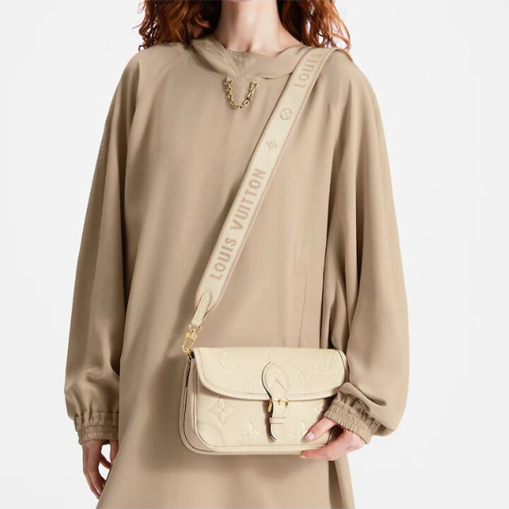 LOUIS VUITTON Diane 可拆卸不可调节肩带老花压纹 粒面牛皮 斜挎手提单肩包 女款 米色