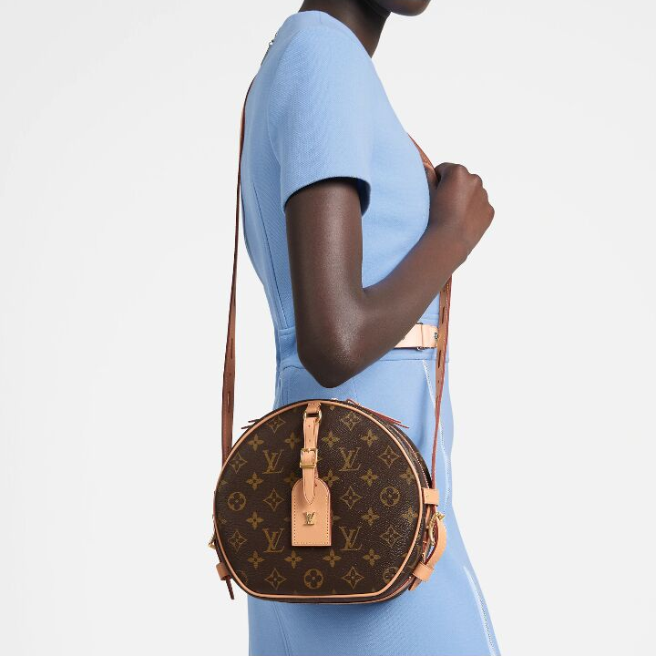 LOUIS VUITTON 老花满印 涂层帆布 软圆饼包单肩斜挎手提包 大号 女款 棕色 #背面配有贴袋#