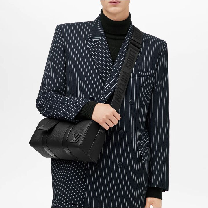 LOUIS VUITTON City KeepallAerogram 金属LV标识标签吊牌 细粒面小牛皮 单肩包斜挎包旅行包 男款 黑色