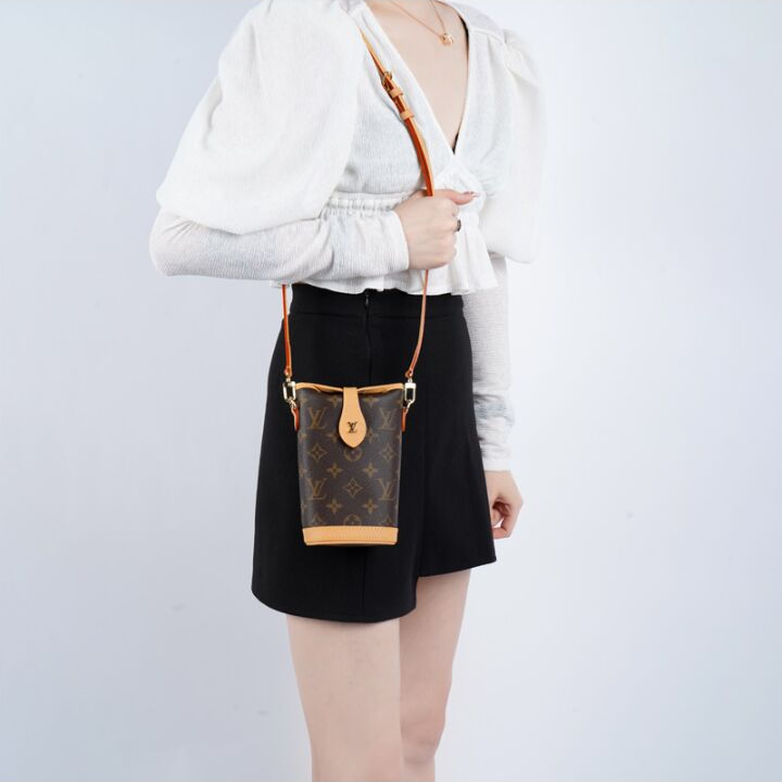 LOUIS VUITTON FOLD ME系列 经典老花 涂层帆布 薯条包手机包单肩斜挎包 迷你 女款 棕色