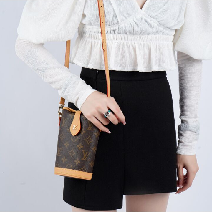 LOUIS VUITTON FOLD ME系列 经典老花 涂层帆布 薯条包手机包单肩斜挎包 迷你 女款 棕色