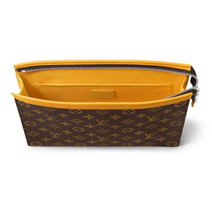 LOUIS VUITTON Pochette Voyage 老花满印拉链开合 Monogram Macassar 涂层帆布 手拿包 中号 男款 哑光黄