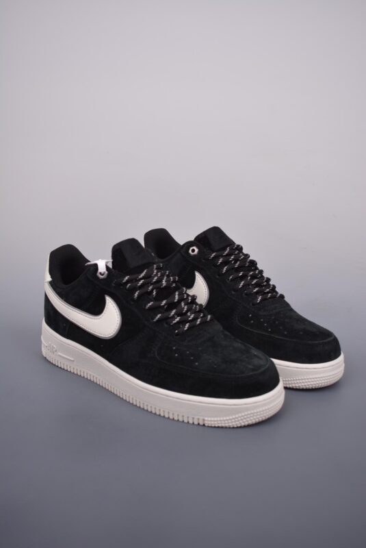 Nike Air Force 1 Low, Nike Air Force 1, Nike, Air Force 1 Low, Air Force 1 - Nike Air Force 1 Low 麂皮黑白 品牌：Nike 系列：Air Force 1 Low 鞋子类型：低帮鞋 颜色：麂皮黑白 货号：CW2288 111K